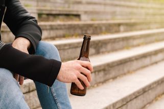 Dvě piva denně už mohou škodit. Lékaři spouštějí rychlý test, který odhalí riziko závislosti - Novinky